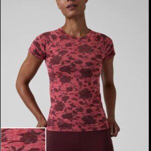 Athleta Women's Momentum  "Wandering Floral Matador Red" Tee  in size large